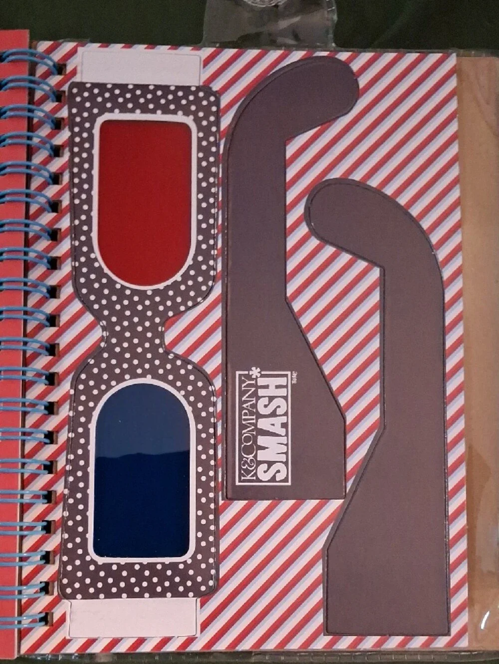 K&Company 3D Smashbook Mini With Glue Pen And 3D Glasses.